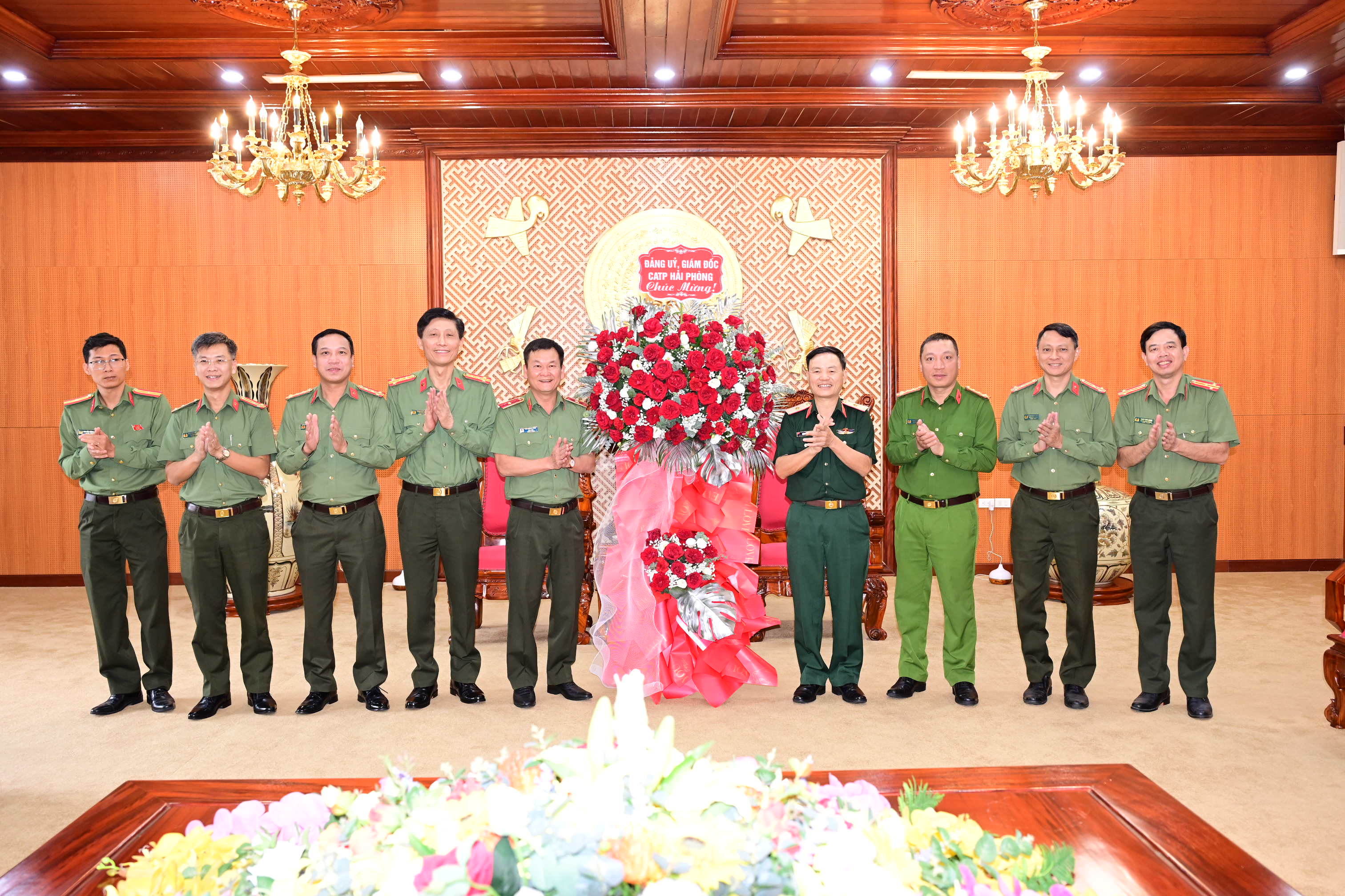 Thiếu tướng Bùi Quang Bình, Giám đốc CATP chúc mừng kỷ niệm  80 năm Ngày truyền thống lực lượng vũ trang Quân khu Ba